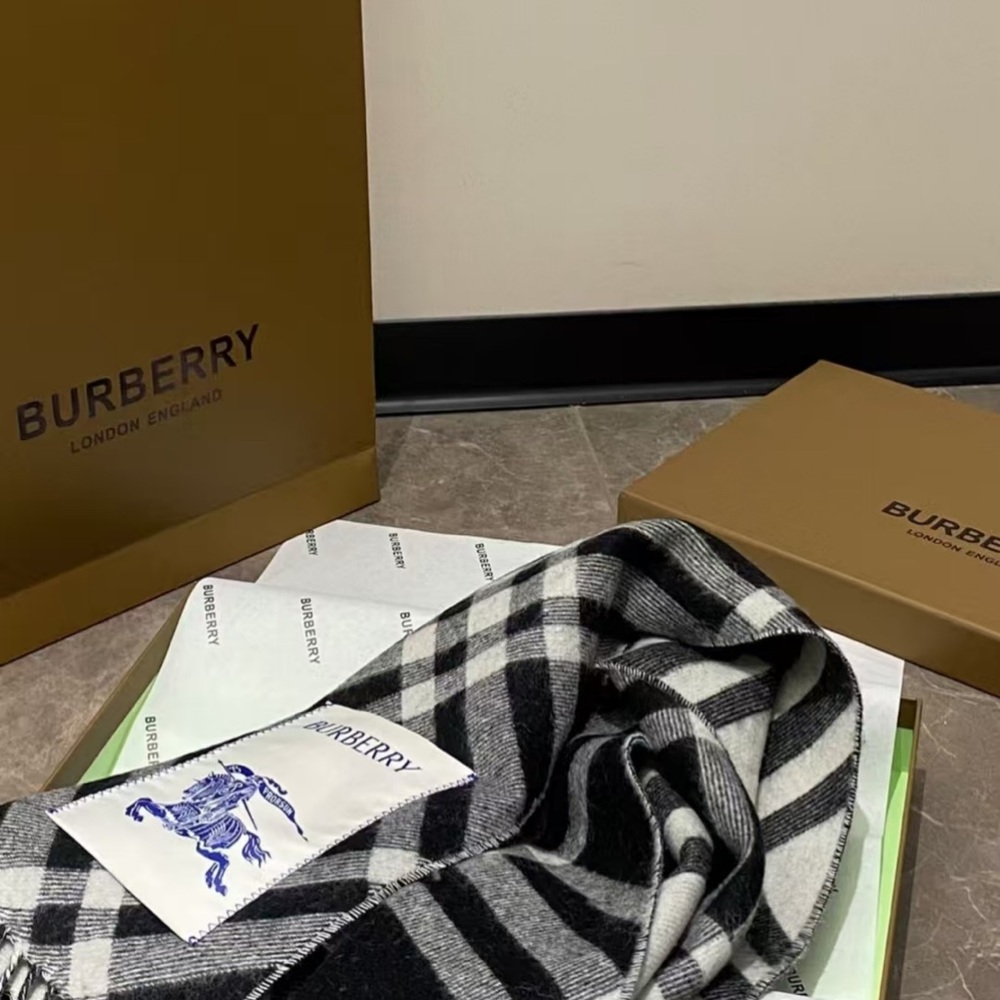 Burberry Monochrome Checkered Scarf